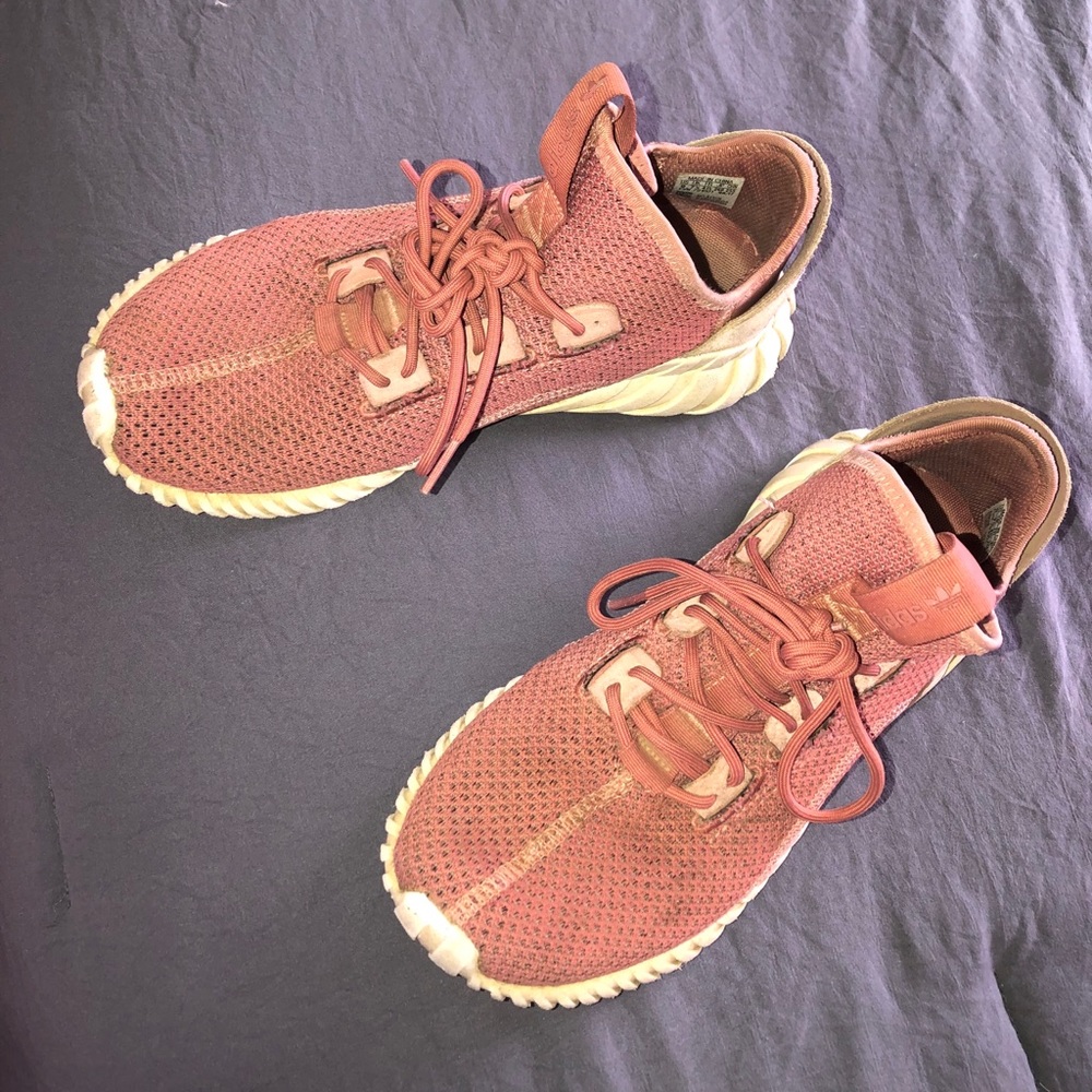 Adidas pink tennis shoes